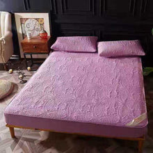 Load image into Gallery viewer, Super Waterproof Quilted Mattress Cover Air-Permeable Bed Protector Pad Cover Queen Mattress Topper Not Including Pillowcase