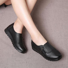 Load image into Gallery viewer, 2020 Fashion Soft Leather Round head Women Casual Flats Ladies Side Zipper Flat Oxford Shoes New Mother single Shoes