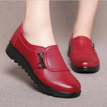 Load image into Gallery viewer, 2020 Fashion Soft Leather Round head Women Casual Flats Ladies Side Zipper Flat Oxford Shoes New Mother single Shoes